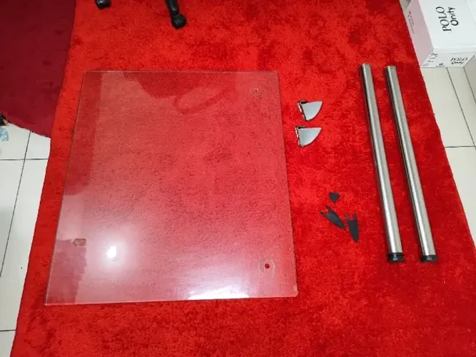 Mesa de vidro temperado fixo na parede com suporte em inox 90x80