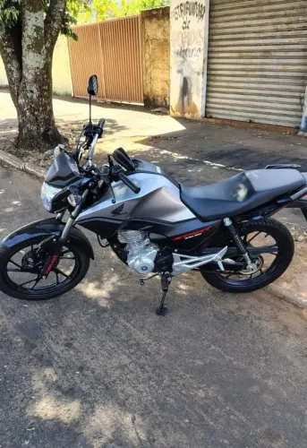 Vende-se ( aceita troca em biz com a volta)