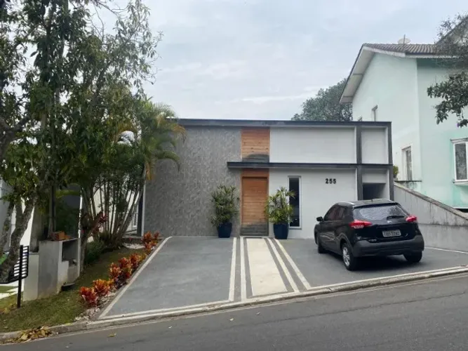 Casa em Condomínio fechado, lazer de clube, e 4 suítes