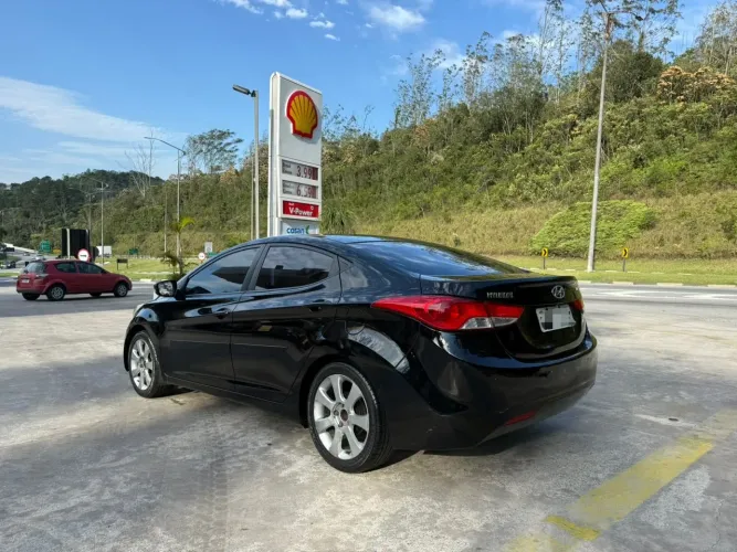 Hyundai Elantra GLS 1.8 16V Aut. 2012