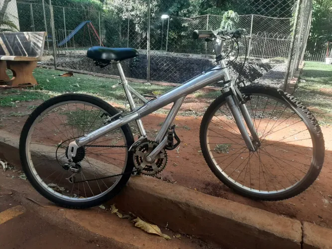Bicicleta caloi aro 26 de aluminio 