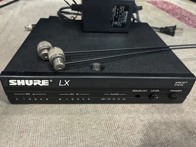 Shure Receptor LX4 c/ antenas e Adap ac