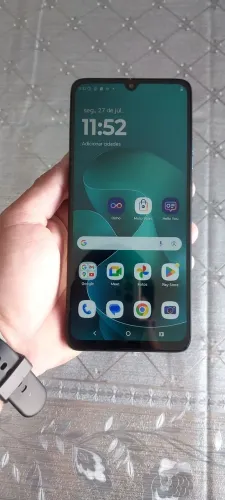 Motorola Moto G06 na cor Azul Marinho.