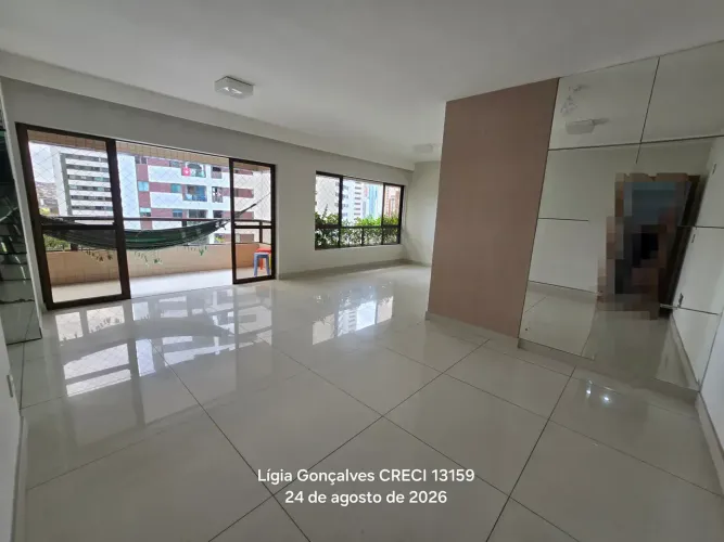 Alugo excelente apartamento com 129m2, 3 quartos e Dependência e 2 vagas em Casa Forte - R