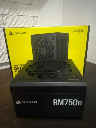 Fonte corsair RM750e