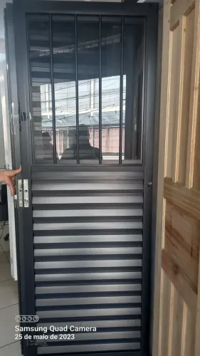 DIRETO DA FÁBRICA!! PORTA SOCIAL COM JANELA E GRADE NO ALUMÍNIO PRETO