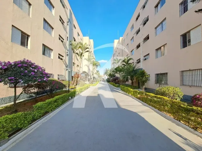 Apartamento com 2 quartos, sala, cozinha, banheiro, área de serviço e 1 vaga de garagem.