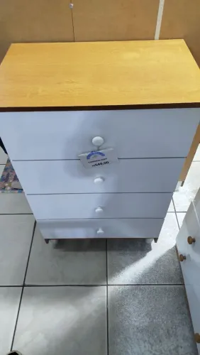 Guarda roupas e berços 