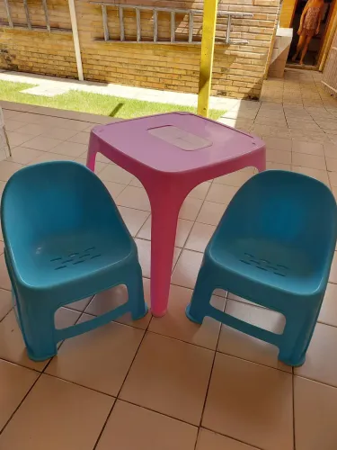 Vendo Mesa e Cadeiras Infantil 