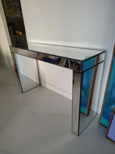 Aparador ou console espelhado