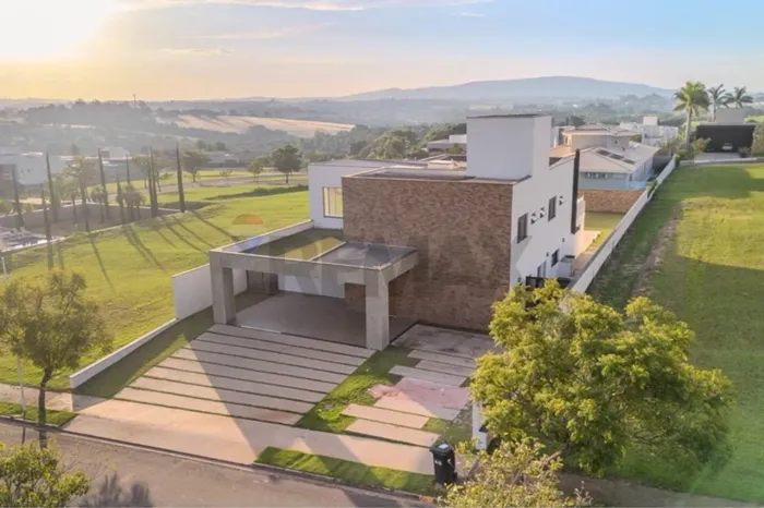 Casa à venda com 4 suítes, 523 m² de área útil, 1001 m² terreno, por R$ 3.990.000 - Condom
