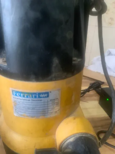 bomba submersível da marca Ferrar