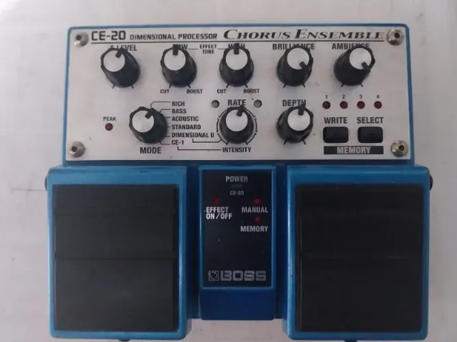 PEDAL BOSS CE-20 CHORUS ESSEMBLE MACHINE USADO
