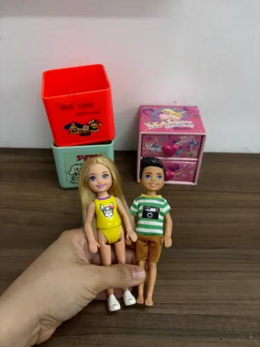 Lote caixas organizadoras + Chelseas barbie