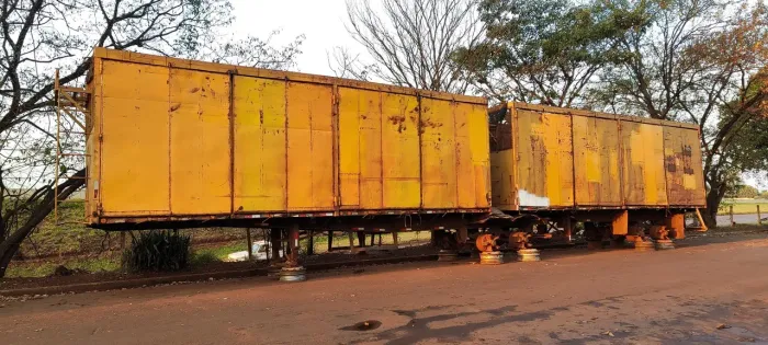 Vende se Semi Reboques para transporte de biomassa cavaco e amendoim.