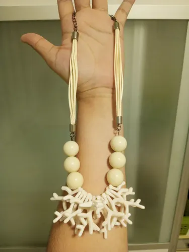 Colar feminino detalhado [USADO]