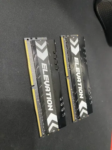 2 Memórias DDR 4 - 8 GB - 2666 MHz