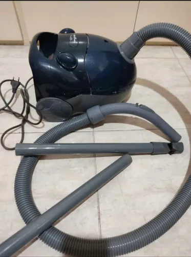 Aspirador de pó BRITÂNIA com todos os bicos