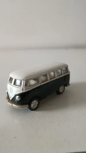 Miniatura de Kombi em ótimo estado de conservação em metal