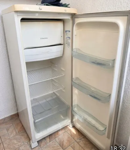 Geladeira Electrolux mais Fogão 4 Bocas Funciona Tudo, APROVEITE