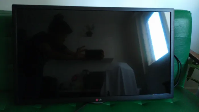 TV LG 32" LED (Modelo 32LN540B) - Excelente Estado