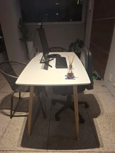 Mesa de madeira 1.10mts x 60cms branca