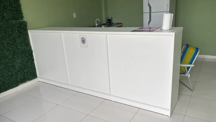 Balcão novo com repartições e gavetas 