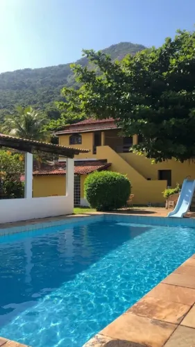 Sítio no Pontal para eventos com Piscina, Churrasqueira, Campo e Estacionamento
