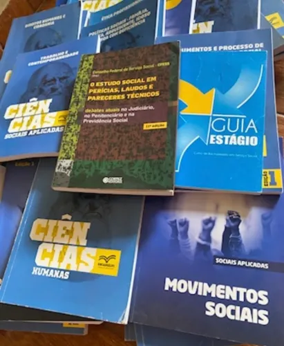 Coleção universitária de livros de Serviço Social