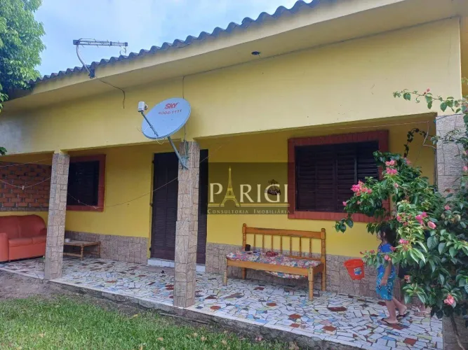 Terreno com Duas Casas e 4 Dormitórios na Praia de Mariluz em Imbé