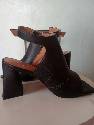 Vendo sandália da Vizzano Tam 35