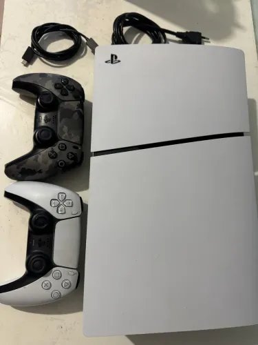 PlayStation 5 1tb com leitor de disco + 2 controles