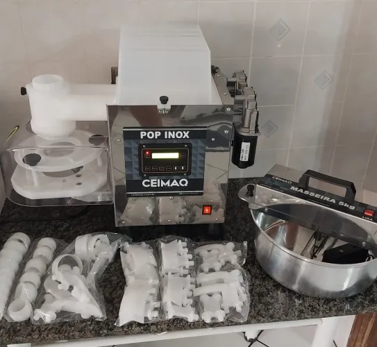 VENDO MAQUINA DE SALGADOS E MASSEIRA
