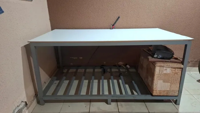 Bancada para confecção.