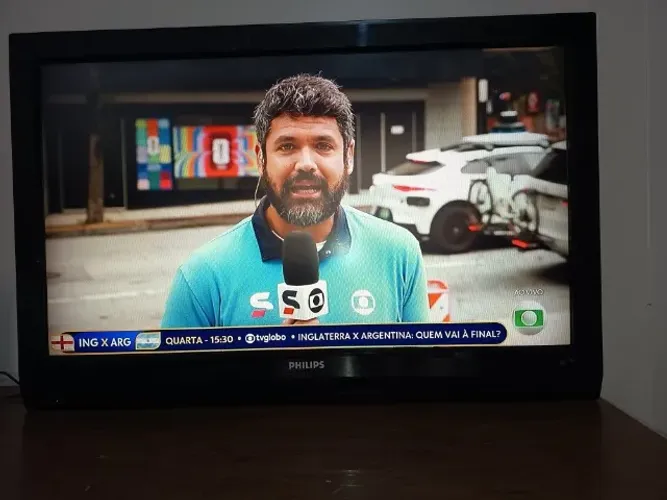 Tv Philips LCD HD 42" Completa Vai Com Chromecast e Suporte de Bride Não é Smart