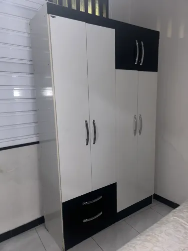 Guarda roupa : 2,17m de altura e 1,33 de largura