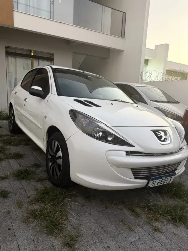 Peugeot 207 XR 1.4 Flex 8V 3P 2012