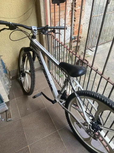 Bicicleta aro 26, aro feito de fibra de carbono e aço