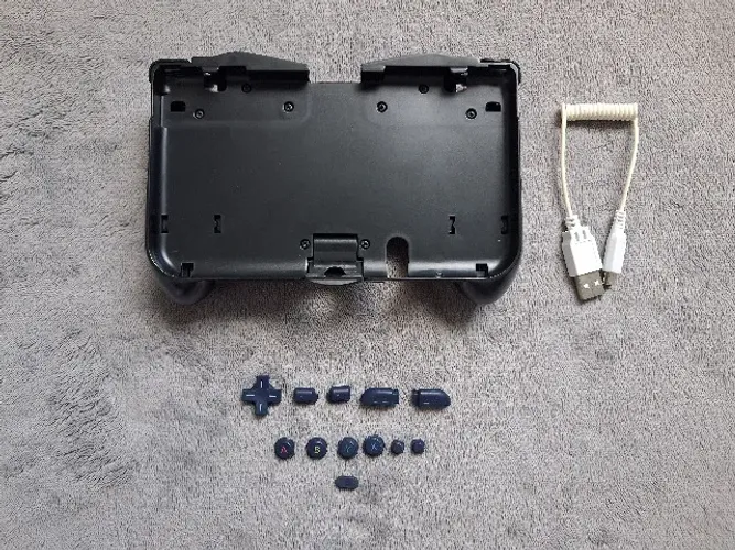 Trigger Grip + Kit Botoes originais para New Nintendo 3DS XL, Cyber Gadget, Cabo USB