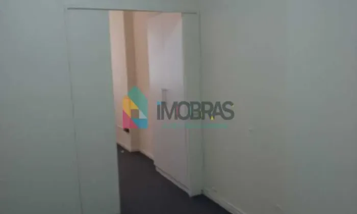 SALA COMERCIAL REFORMADA NO CENTRO FINANCEIRO DO RIO!!
