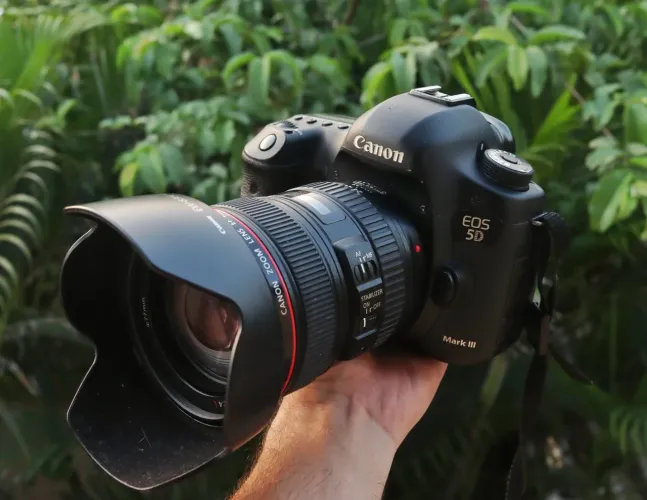 Camera Canon EOS 5D Mark III + 24-105 L USM. (38k cliques)