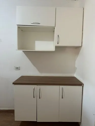 Fogão e armário de cozinha e armário com pia