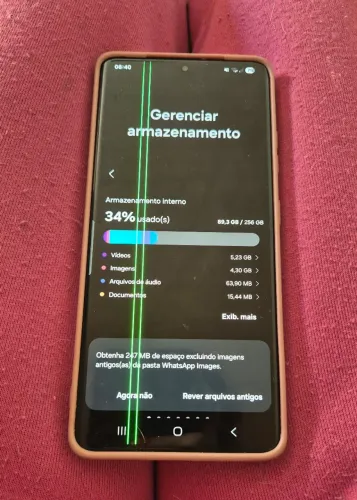 Celular Samsung S21 Plus 256GB de armazenamento apresenta 2 linhas verdes na tela c/ caixa