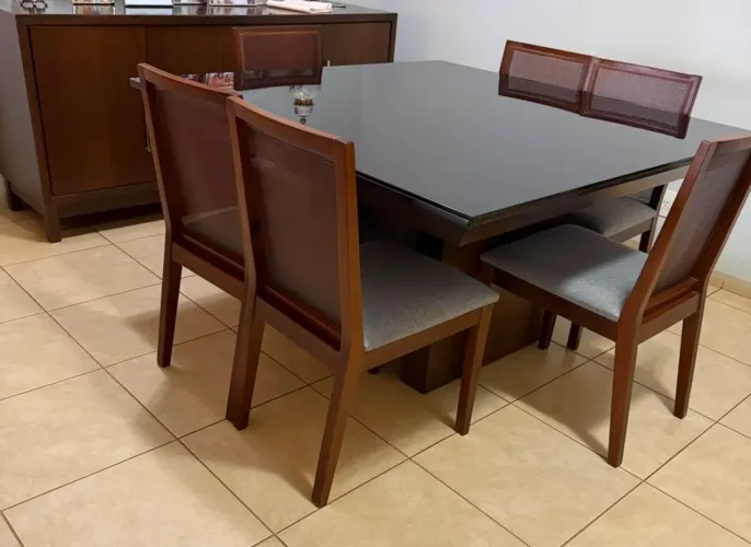 Mesa de Madeira/Vidro 8 cadeiras