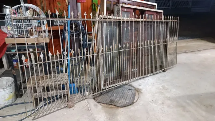 Portão de ferro 1.20 A x 3.30 L VENDE-SE 