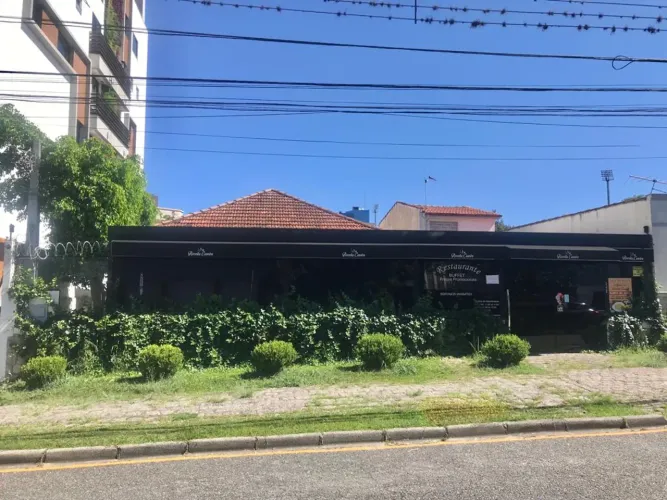 AKG IMÓVEIS VENDE TERRENO de 382 m² NO ALTO DA GLÓRIA. IMÓVEL POSSUI ÁREA CONSTRUÍDA PARA