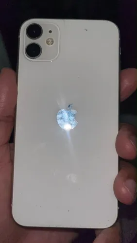 Vendo iPhone 11 em ótimo estado com IO 27 