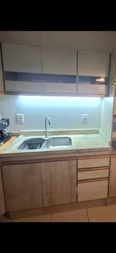 Balcão de cozinha com granito e cuba + armario aereo