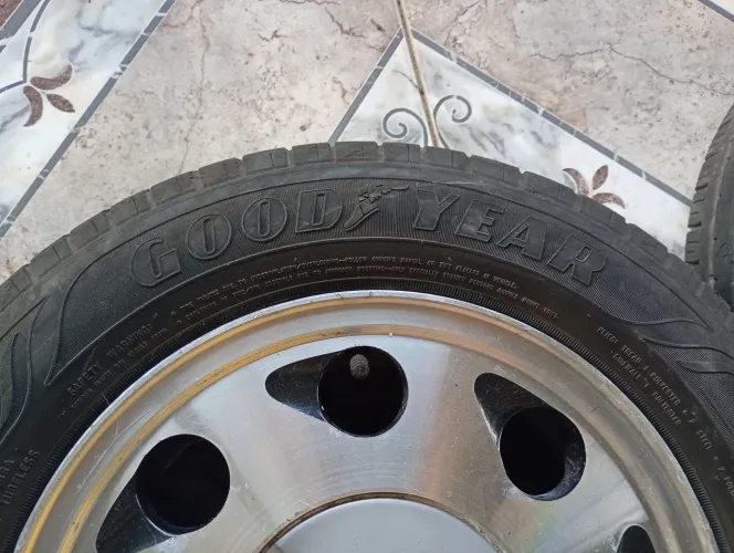Vendo um.jogo de rodas pingo d'água aro 14 Volks....