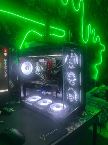 PC GAMER I9 9900KF + RX 7600 8G